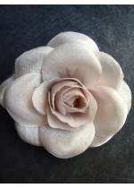 Изкуствена роза от сатен за брошка или коса цвят пепелно светло лилаво